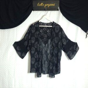 Hot Topic Gothic Shear over shirt w/ Black & white Skulls Women's XL
